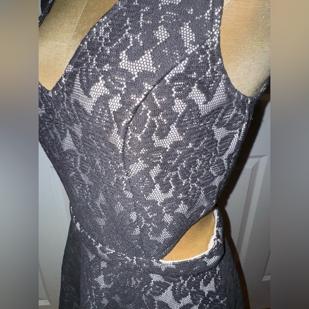 A&F LACE DRESS! - Picture 4 of 5